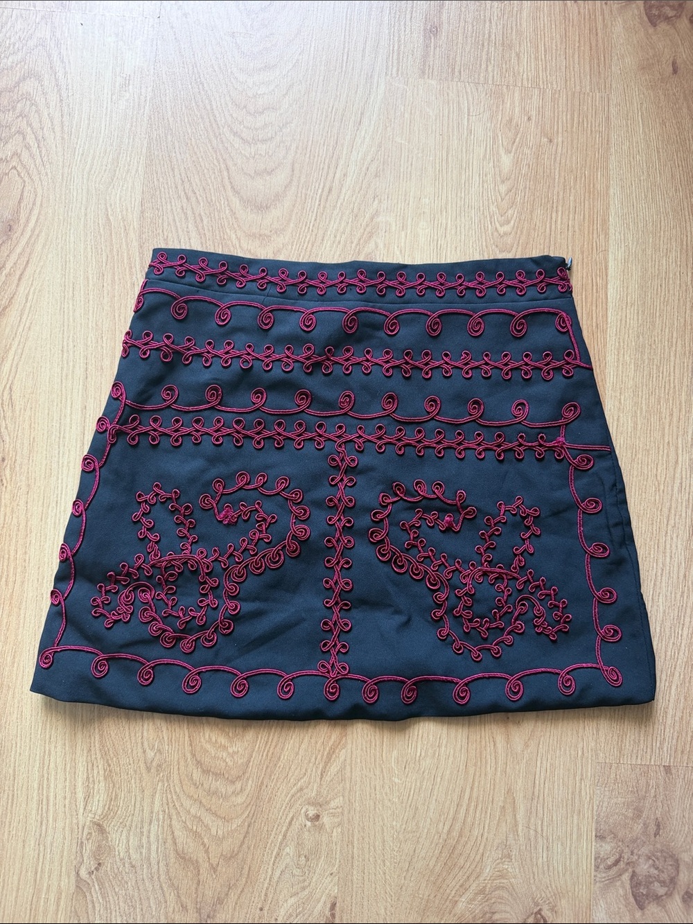Millau Black Red Embroidered Mini Skirt Size Small